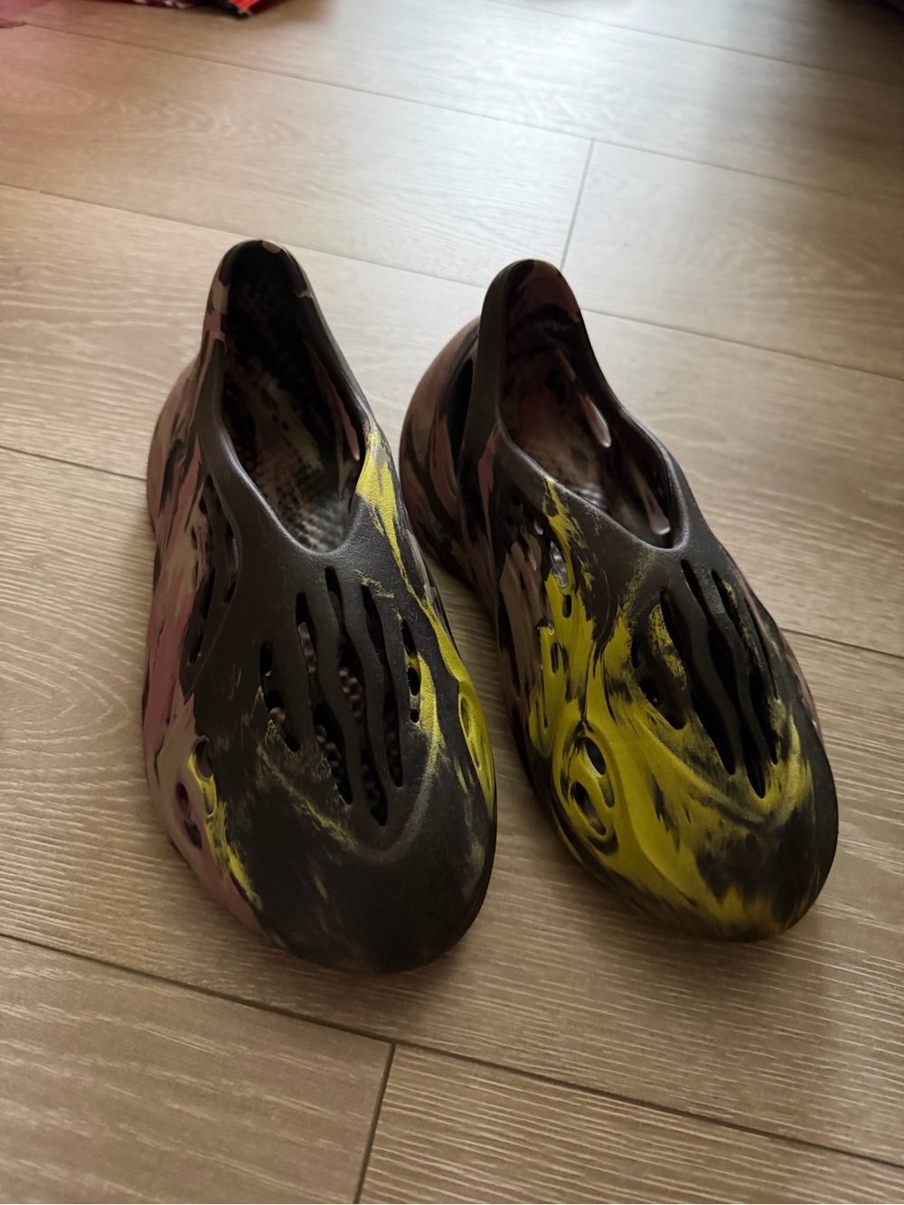 Yeezy Foam Runner - MX CARBON
